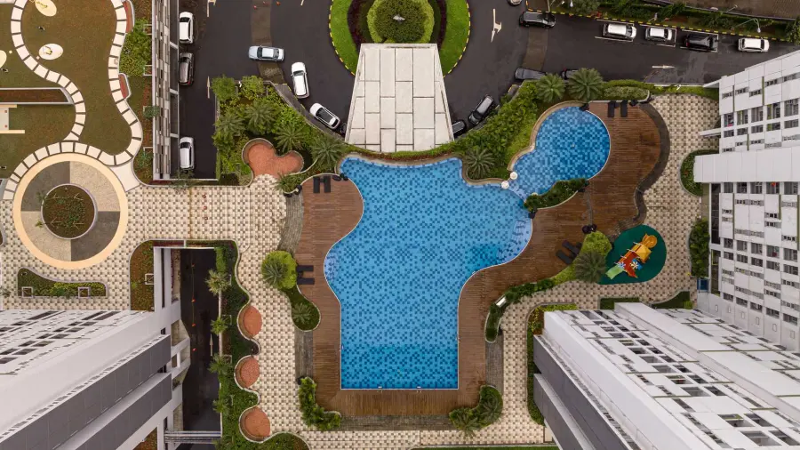 Aerial foto kolam renang di Akasa Pure Living