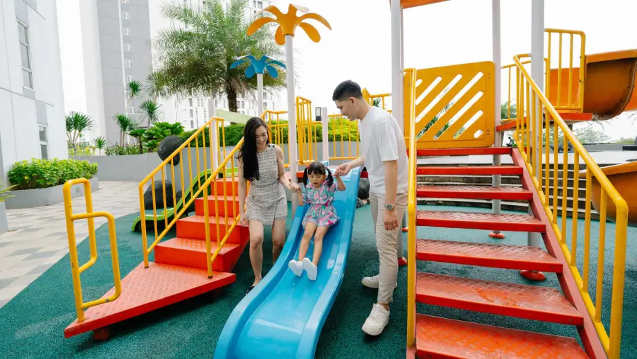 Taman bermain untuk anak-anak penghuni apartemen Akasa
