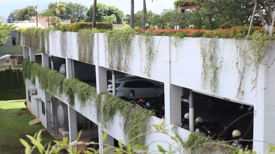 Gedung parkir penghuni apartemen Akasa