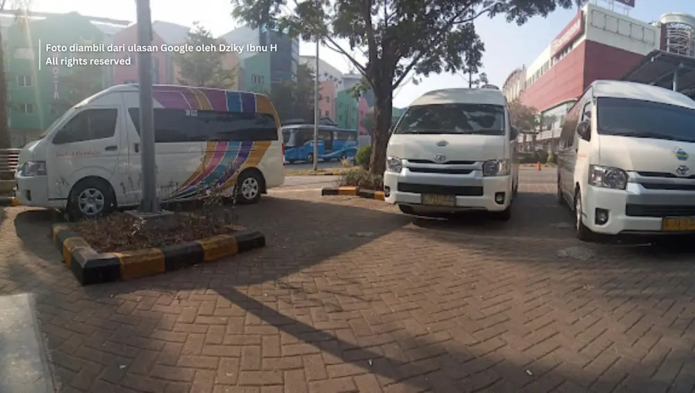 Outlet Jackal Holidays di BSD