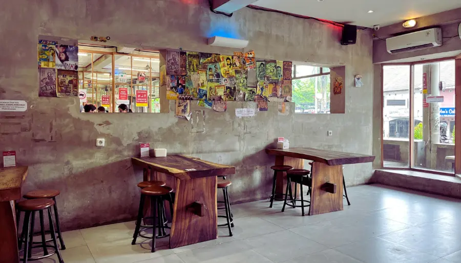 Interior tempat makan 24 jam Haka Dimsum BSD